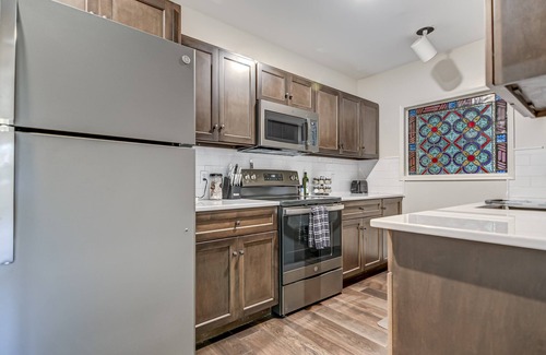 Springfield Maison | Luxury Historic Escape | Whole House Sleeps 18 | Walkable Location