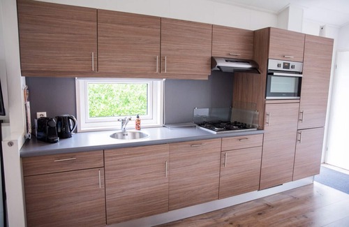 Heetveld Chalet De Ski | Luxury Holiday Chalet 1-4 persons with Private Jacuzzi, Private Sauna and Sun Shower.