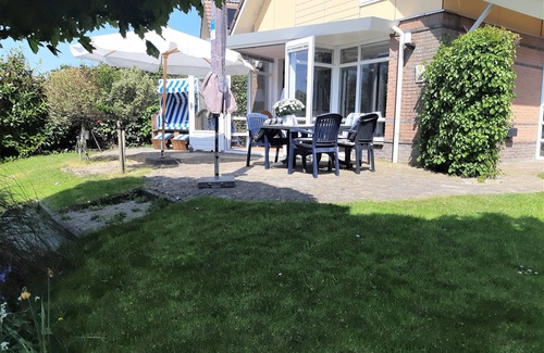 Medemblik Maison | nouveau à louer du 1 -02-2020! Belle maison sur l'eau et quai de bateau