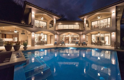 Coco Maison | Luxury Home-4 King Master Suites-Heated Pool-Swim Up Bar & Pool Side Game Area