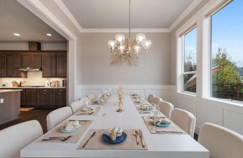 Bethany Maison | Luxury Home, 5BR, 4BT, Near Portland DT, Game Room, Nature Trails