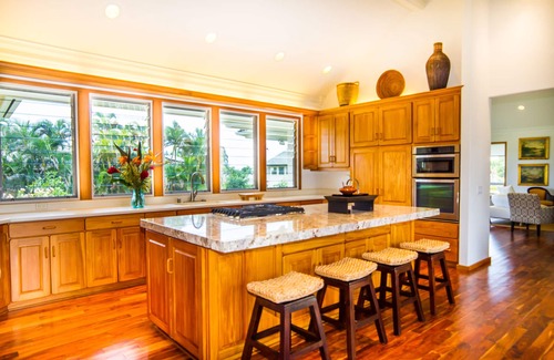 Poipu Villa | Maison de luxe, A / C, grande piscine, cuisine gastronomique, 4 salles de bains 6 salles de bains, 3 suites de maître.