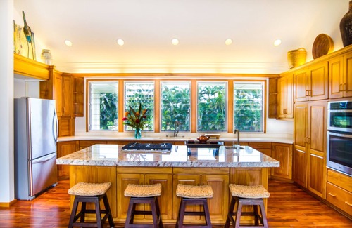Poipu Villa | Maison de luxe, A / C, grande piscine, cuisine gastronomique, 4 salles de bains 6 salles de bains, 3 suites de maître.