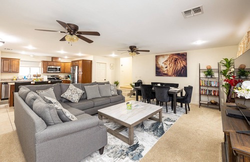 Swiss Manor Maison | Luxury Home at Mount Elden's Foothills, Steps from Route 66 and Flagstaff Mall