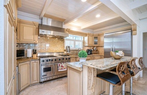Lincoln Acres Maison | Luxury Home, centrally located to all of San Diego's attractions.