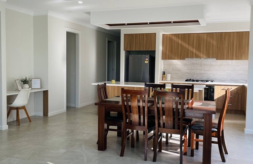 Melton South Maison | Luxury Home In Melton South- Free Parking And Wifi !!