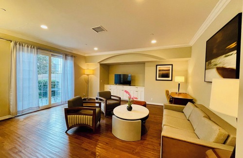 East Side Costa Mesa Villa | Luxury home in Newport Beach city Near UCI