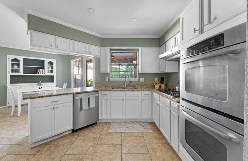 Lake Highlands Maison | Luxury Home Sleeps 20 with Heated Pool & Billiard