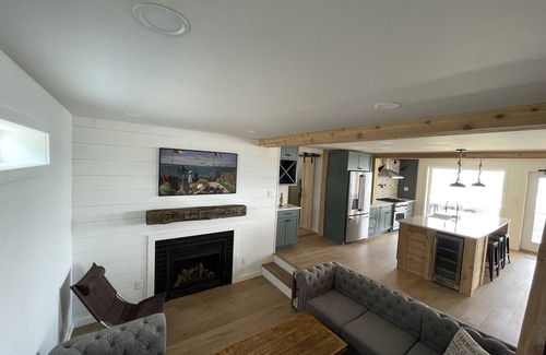 Burdett Maison | Famille et chien bienvenus à la maison! Seneca Lake Views: 3-Bed, 2-Bath on Wine Trail !!