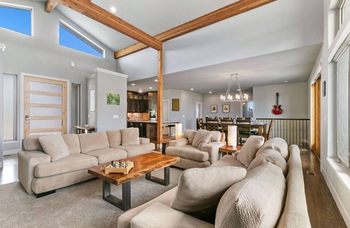 Galeton Maison | Luxury Home w/ Spectacular Rocky Mtn Views!
