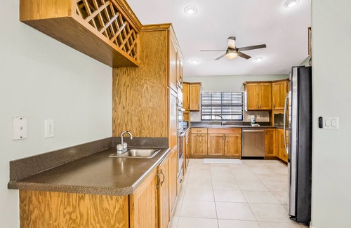 Marineland Acres Maison | Luxury home with a pool, enclosed yard, grill, washer/dryer & central AC