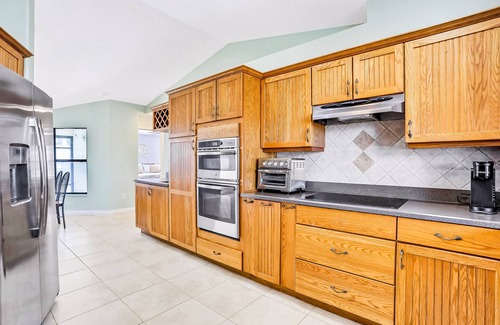 Marineland Acres Maison | Luxury home with a pool, enclosed yard, grill, washer/dryer & central AC