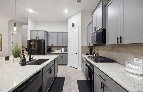 Garland Maison | Luxury Home With Park Views and Amenities