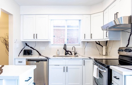 Waterloo Maison | LUXURY HOME WITH POOL IN WATERLOO