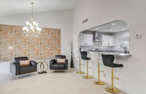 Paradise Maison | Luxury home with Pool and gym and RV parking