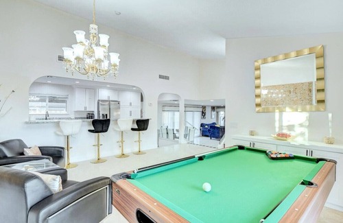 Paradise Maison | Luxury home with Pool and gym and RV parking