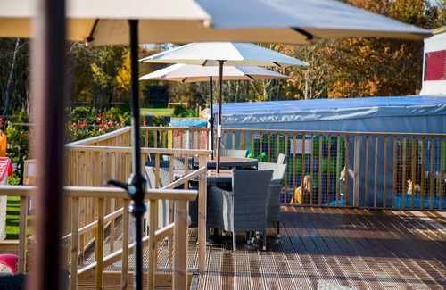 Dilton Marsh Chalet De Ski | Luxury Hot Tub Lakeside Lodge BARNACLE Near Longleat