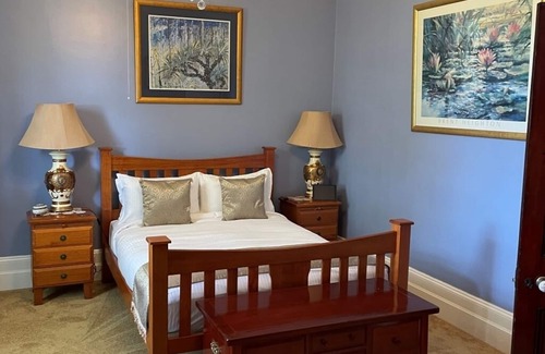 Leconfield Lit Et Petit-Déjeuner | Luxury hotels set in a historic property, wineries, rural setting with views