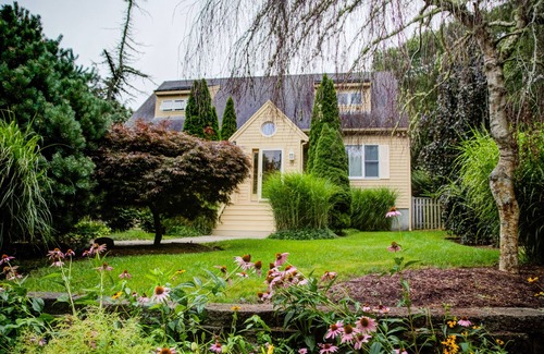 West Hyannisport Maison | Luxe, 0. 25mi à la plage de Craigville à Centreville, Ma à Cape Cod, bain à remous, WiFi