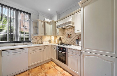Frognal and Fitzjohns Maison | Hollybank House