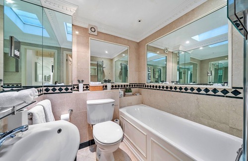 Frognal and Fitzjohns Maison | Hollybank House