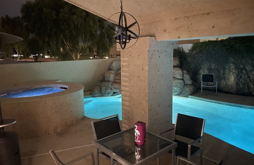 Montecito Court Villa | Maison de luxe à Paradise Valley avec piscine privée et bain à remous.