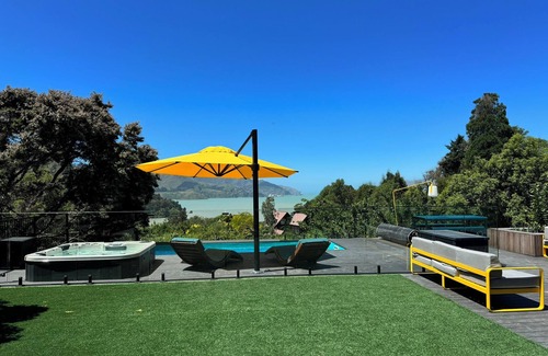 Governors Bay Maison | Luxury house in the bay. W/ pool, spa, pizza oven, bbq and deck.