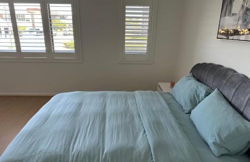 Gledswood Hills Maison | luxury house near golf courses! Free wifi & free parking