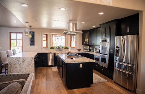 Lincoln Maison | Luxury House/ Private/ Hot Tub/ Lots of Amenities
