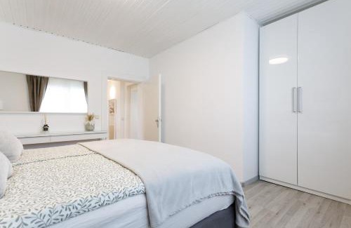 Kalksburg Appartement | Luxury House with Pool, Garden, AC & Sauna