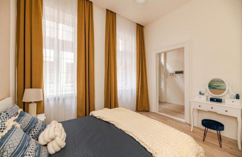 Corvin negyed Appartement | Luxury Huge Apartman - 92m2 - 3 Bedrooms - 3 Air Conditioners - Free Garage!