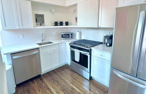 Southwest Center City Appartement | Luxury in Ritt Sq., Parking, Hosted By StayRafa