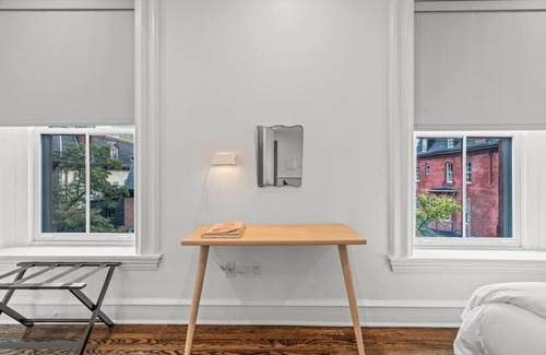 Southwest Center City Appartement | Luxury in Ritt Sq., Parking, Hosted By StayRafa