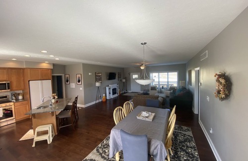Marysville Maison | Luxury in the Country! Sleeps 8 with patio, nature preserve, & water views!