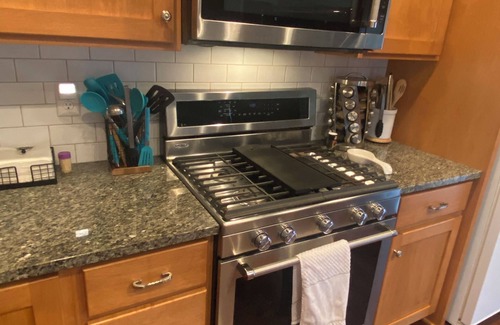 Marysville Maison | Luxury in the Country! Sleeps 8 with patio, nature preserve, & water views!