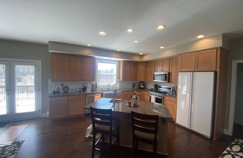 Marysville Maison | Luxury in the Country! Sleeps 8 with patio, nature preserve, & water views!