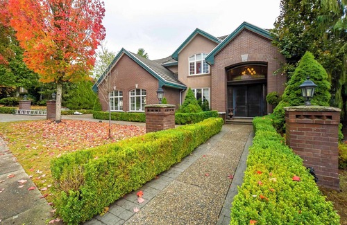 Westwood Plateau Maison | Luxury Italian-style House-Whole 1,000 sf Ground Floor-2 beds/1 bath/1 dining