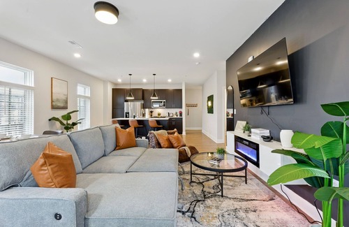 Downtown Columbus Copropriété | Luxury Italian Village 4-bed-| Pool, Gym, Roof-Top