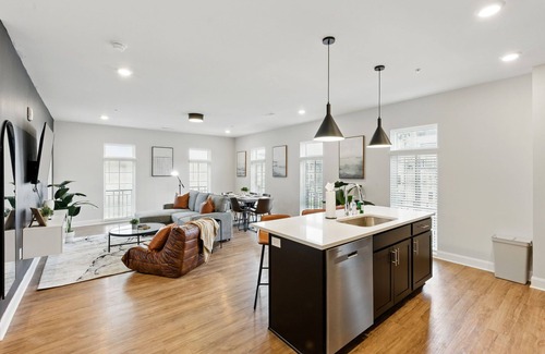 Downtown Columbus Copropriété | Luxury Italian Village 4-bed-| Pool, Gym, Roof-Top