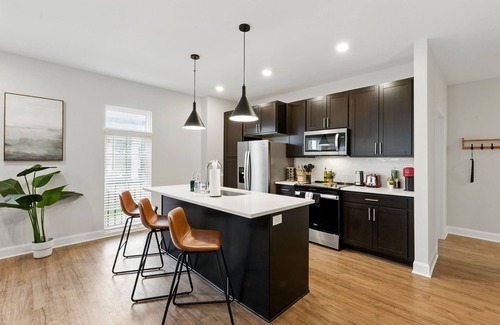 Downtown Columbus Copropriété | Luxury Italian Village 4-bed-| Pool, Gym, Roof-Top