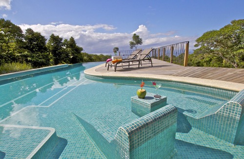 Dominicalito Villa | Villa privée dans la jungle, avec vue sur l'océan, piscine à débordement, faune et air conditionné
