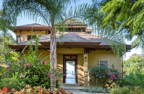 Dominicalito Villa | Villa privée dans la jungle, avec vue sur l'océan, piscine à débordement, faune et air conditionné