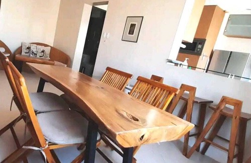 Ermita Night District Appartement | Luxury King 3BR 3BA Condo w/Balcony BayView Pool Netflix