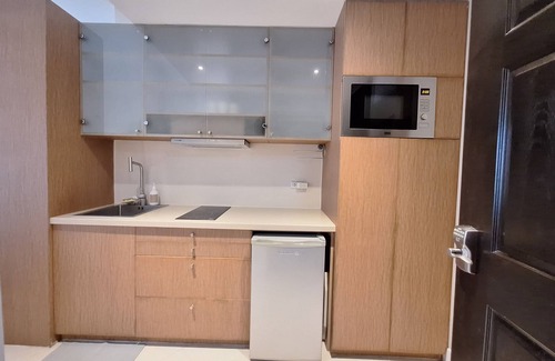 Ermita Night District Appartement | Luxury King 3BR 3BA Condo w/Balcony BayView Pool Netflix