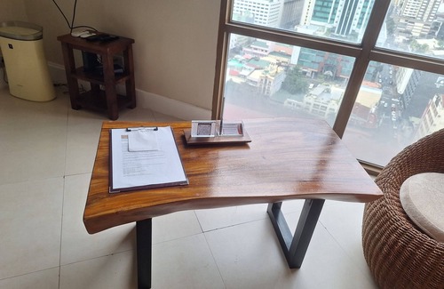 Ermita Night District Appartement | Luxury King 5BR 4BA Condo w/ 2 Balconies, Ocean View, Pool, Netflix