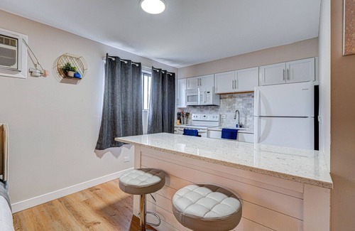 O'Hare Appartement | Studio- King Bed| HDTV| Airport| Safe Neighborhood