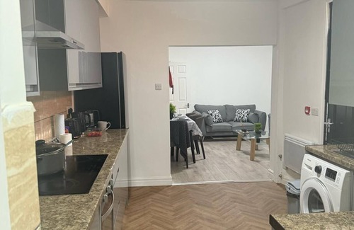 Rusholme Maison | Luxury King Room in Family Home