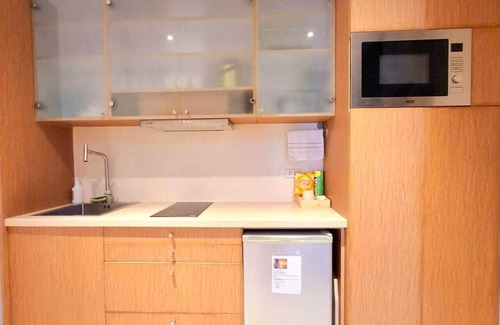 Ermita Night District Appartement | Luxury King Studio w/ Kitchen, Rainshower, Pool, Partial Bay View, Netflix
