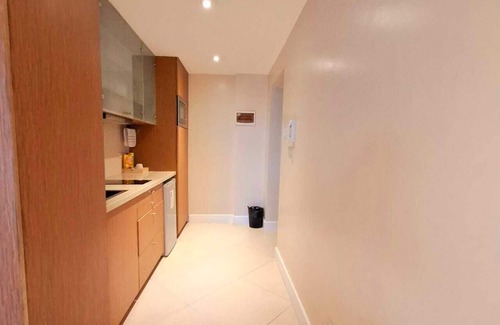 Ermita Night District Appartement | Luxury King Studio w/ Kitchen, Rainshower, Pool, Partial Bay View, Netflix
