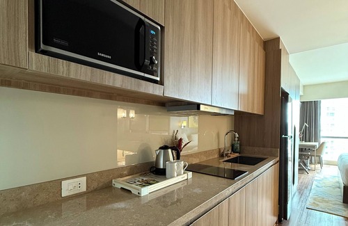 Makati Maison | Luxury King Suite studio w/River View in Novotel Residences Manila near Makati